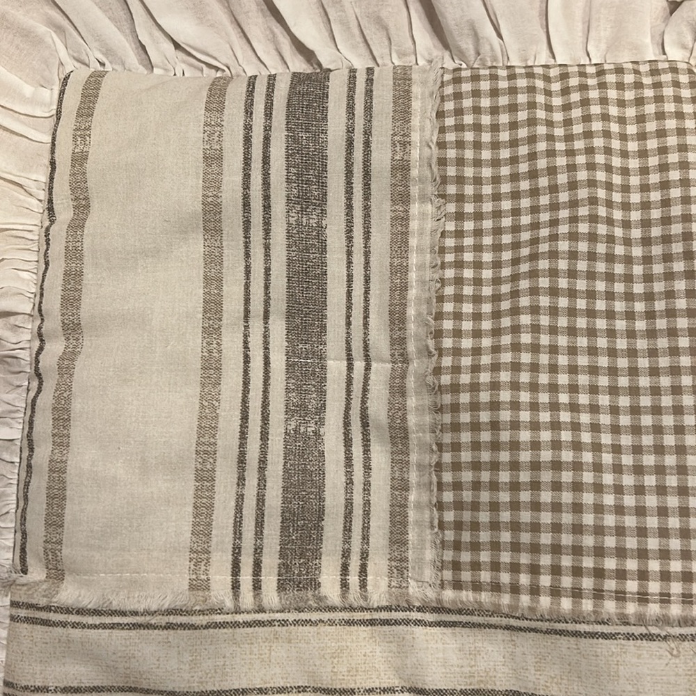 Pillowcases/Shams Set of two 19X25 (27X34 including ruffles) - Picture 2 of 10